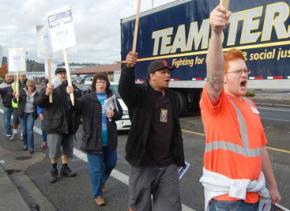 UNFI strikers marching on the picket line